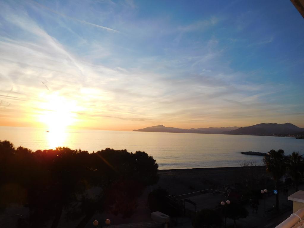 Baia Delle Favole Affittacamere เซสตรี เลวานเต ภายนอก รูปภาพ